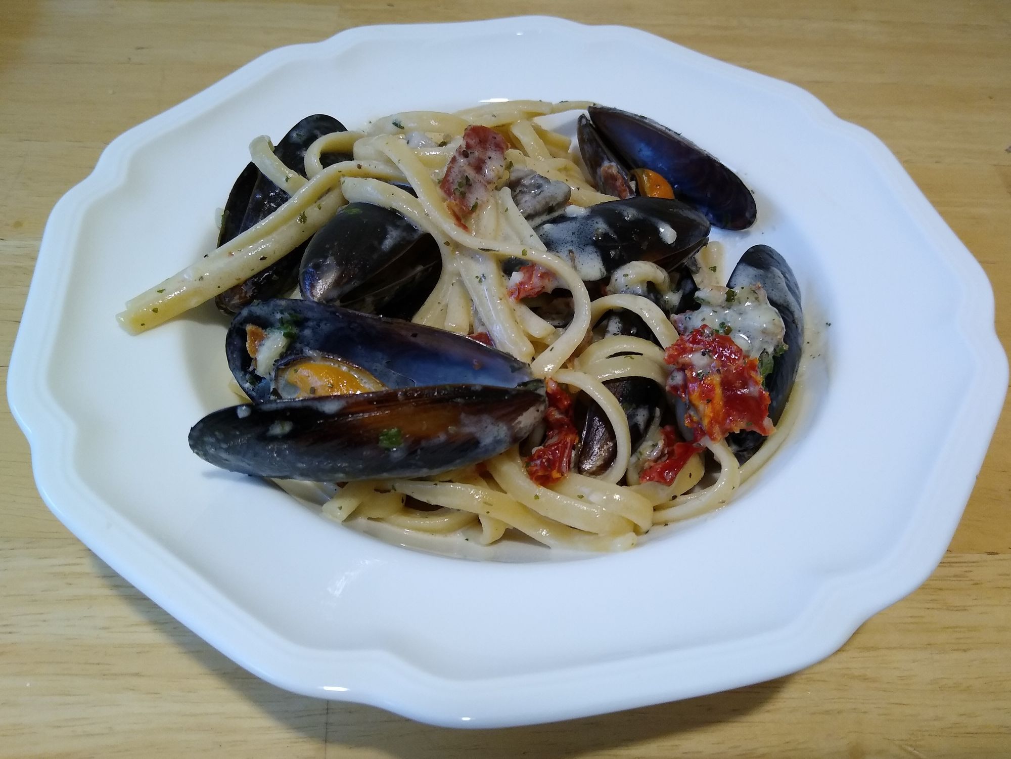 Mussels With Linguine In A White Wine Cream Sauce Escape To The Kitchen